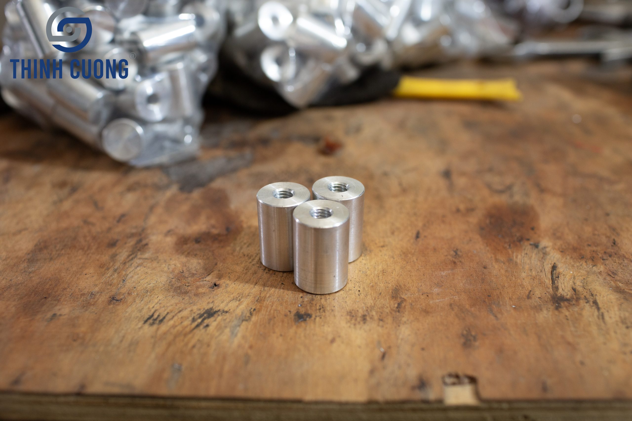 Gia công chốt, trụ ren, ống nối, ống đệm ren