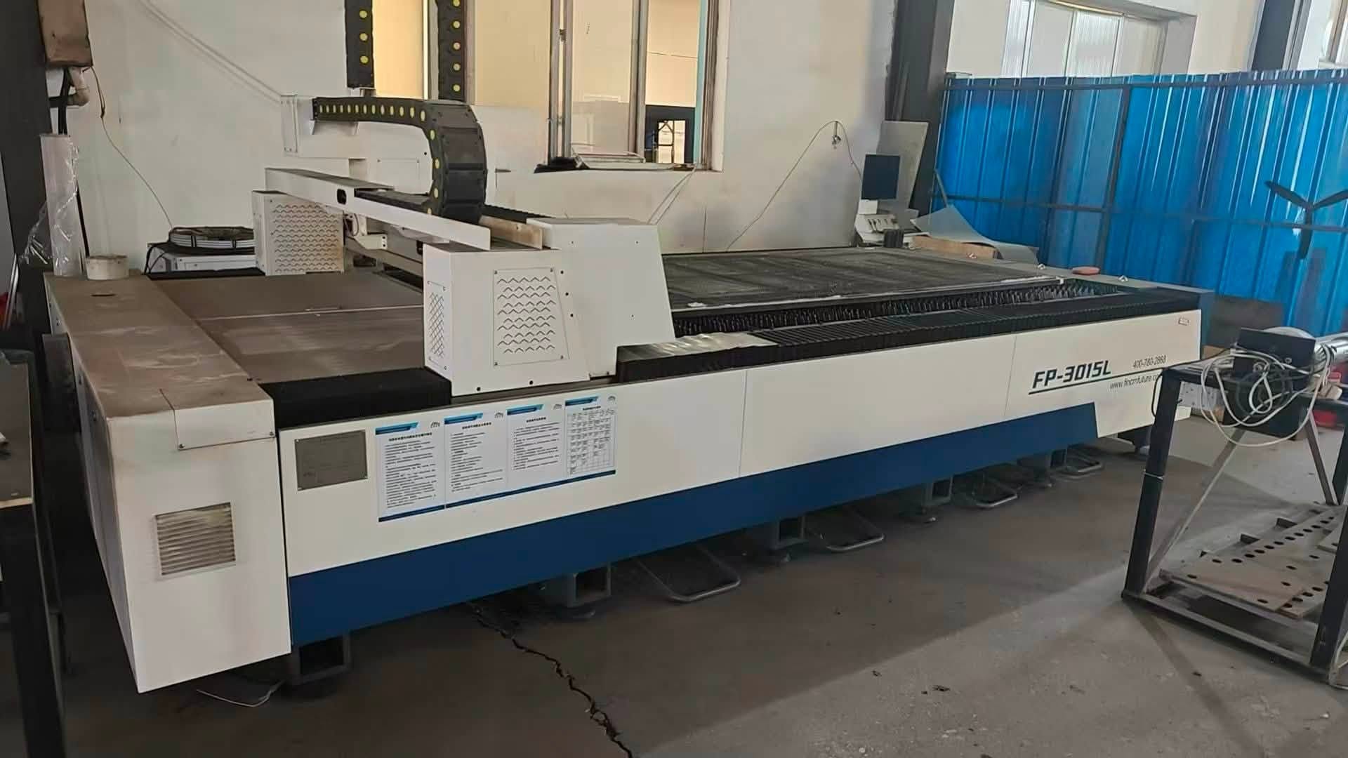 Máy cắt Laser Fiber CNC 3015 – 3000W