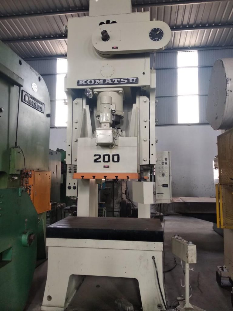 may-dap-komatsu-200-2